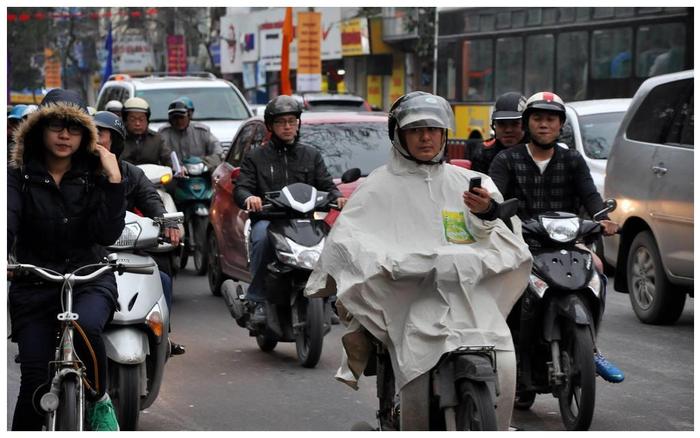 越南当地的女孩，为什么大多侧身乘坐摩托车，而不是跨着坐？