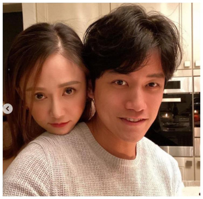 陈乔恩参加安以轩宴会与男友互动羡煞旁人因穿着引发怀孕传闻