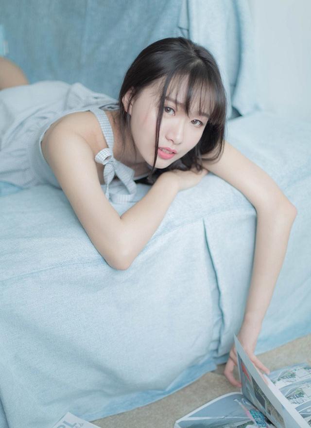 眸皓智齿清纯美女优雅自信唯美写真