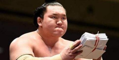 为啥日本娇小美女如云却爱嫁几百斤的相扑手网友是我不配