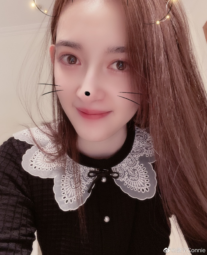 美女演员康宁迷人写真美照欣赏真好看