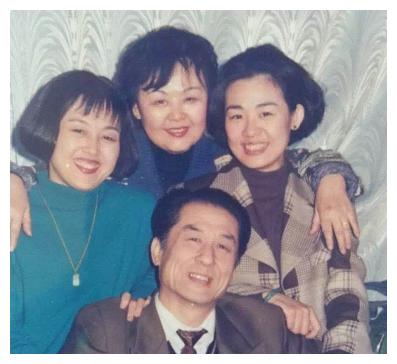 《牧马人》女主丛珊，爆红后遭人妒忌无奈出国，如今过得怎样？|朱时茂|谢晋|李秀芝_新浪新闻