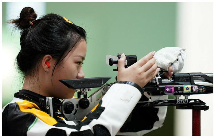 中国首金诞生!00后杨倩射落女子10米气步枪金牌