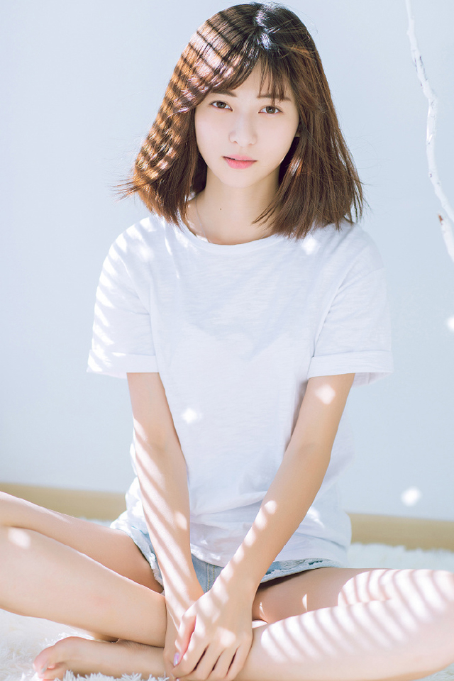日系t恤简洁短发清新少女写真