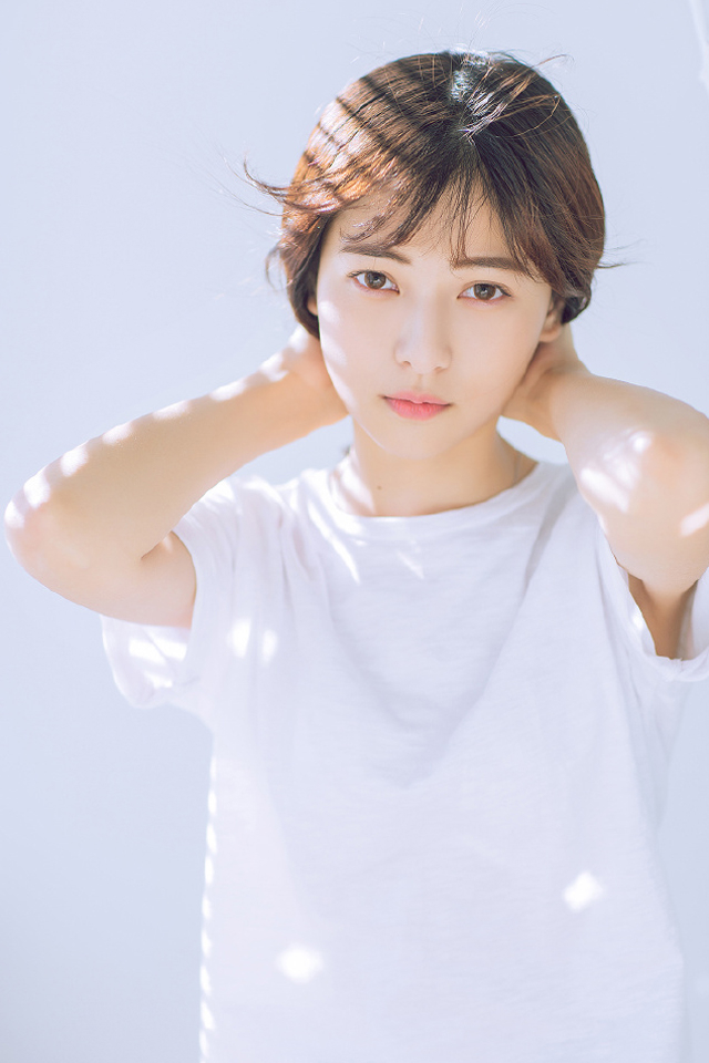日系t恤简洁短发清新少女写真