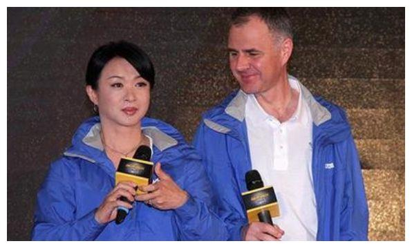 有网友发现,金星的前妻肯波琳长得十分漂亮,有人说她比范冰冰长得还