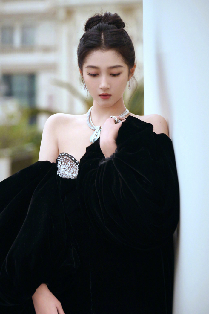 关晓彤在戛纳穿的这条giambattista valli 2024春夏高定礼服裙