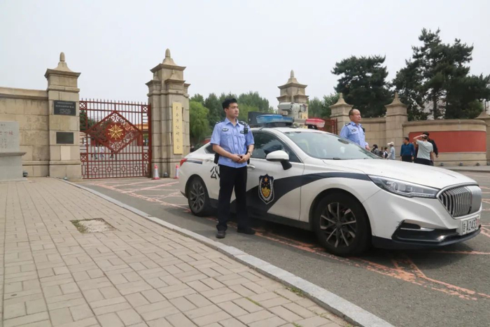 客流量持续增长端午节期间△北京大街派出所,特警支队民警开展治安