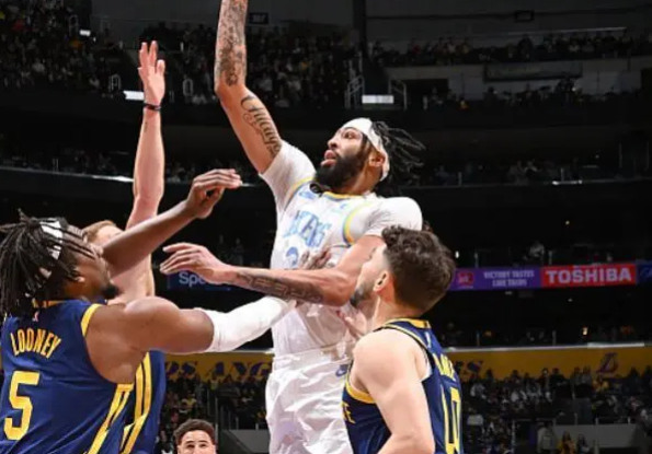 攻防两端统治比赛