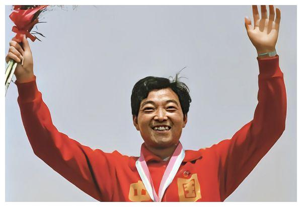 许海峰祝贺杨倩夺奥运首金亲手写毛笔字中国队永远的神