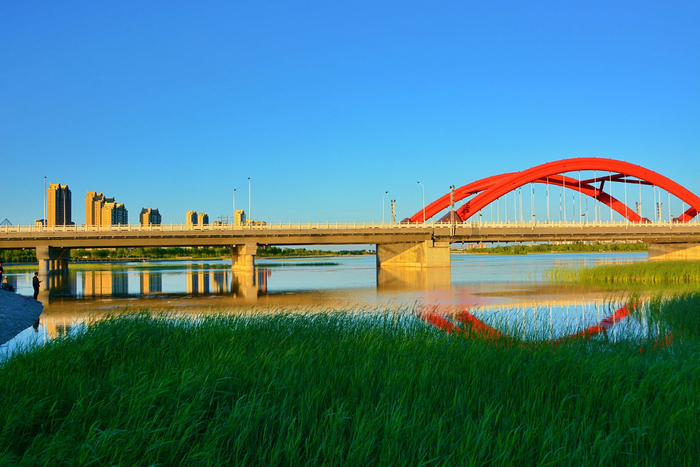 通辽市彩虹桥金光穿过桥下,原创拍摄