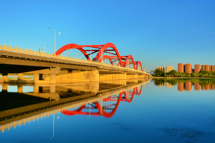 通辽市彩虹桥金光穿过桥下,原创拍摄