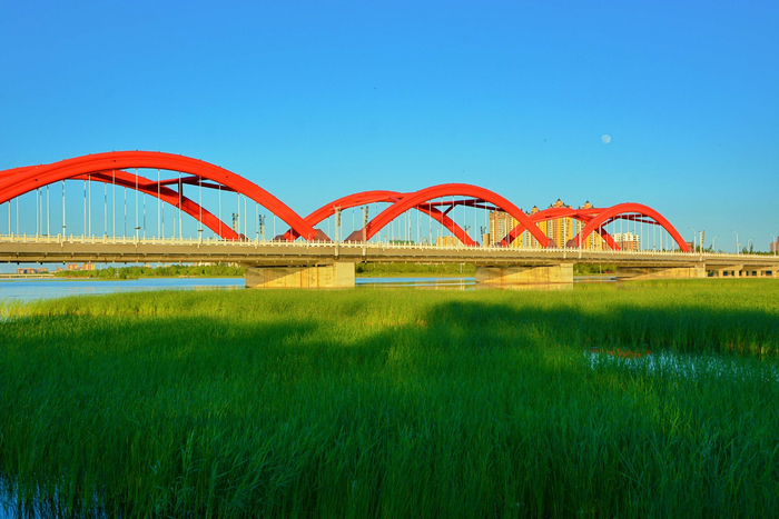 通辽市彩虹桥金光穿过桥下,原创拍摄