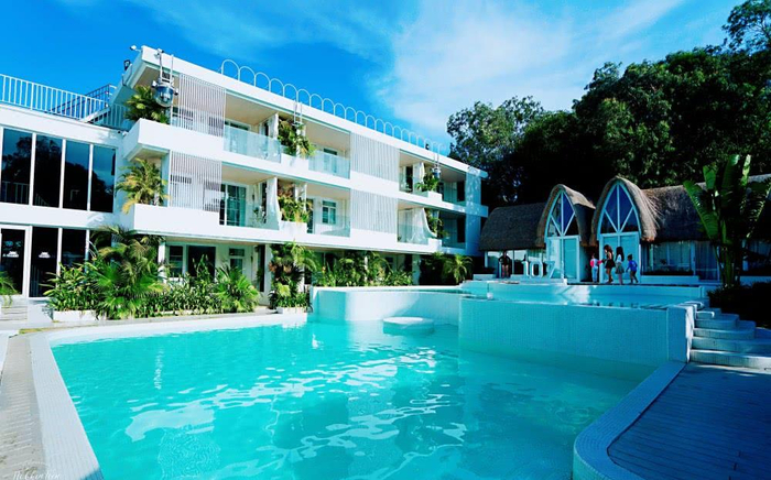 三亚网红民宿人均200多体验巴厘岛茅草屋风情