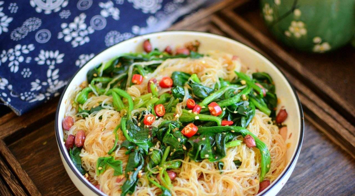 我一般用成包的那种龙口粉丝,做出来很好吃.