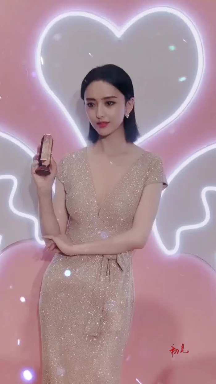 41岁依然美到发光的佟丽娅是你心中喜欢的女神吗