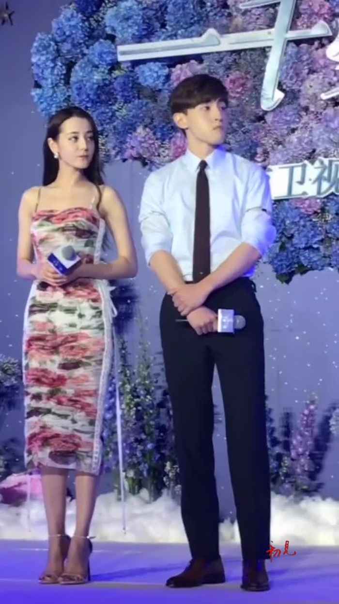 邓伦热巴好般配两人都同样优秀都一样温柔对待粉粉呢