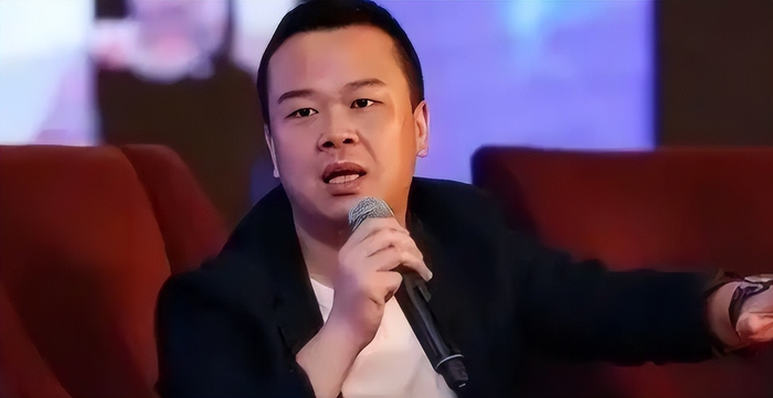 年薪从2000万降到50万后,他选择毒杀董事长
