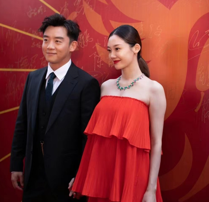 前脚被传离婚后脚就曝早产剖腹产三胎郑恺苗苗这对夫妻真难啊