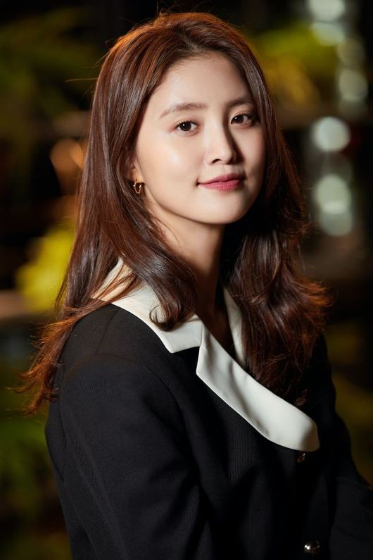 韩女星朴正花最新杂志写真曝光展干练新形象