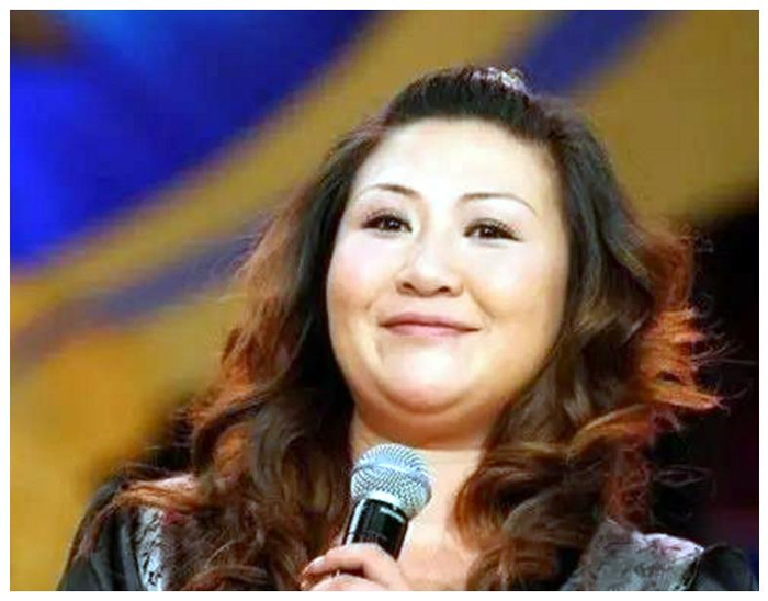 与最穷郭德纲离婚,丢弃郭麒麟远走日本,无情的胡中惠如今怎样了