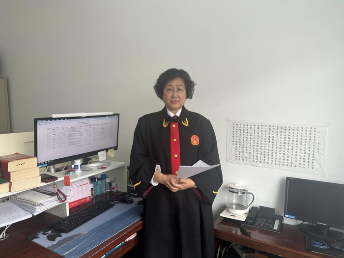 行政庭四级高级法官刘桂玲永吉法院行政庭四级高级法官刘桂玲,用热情