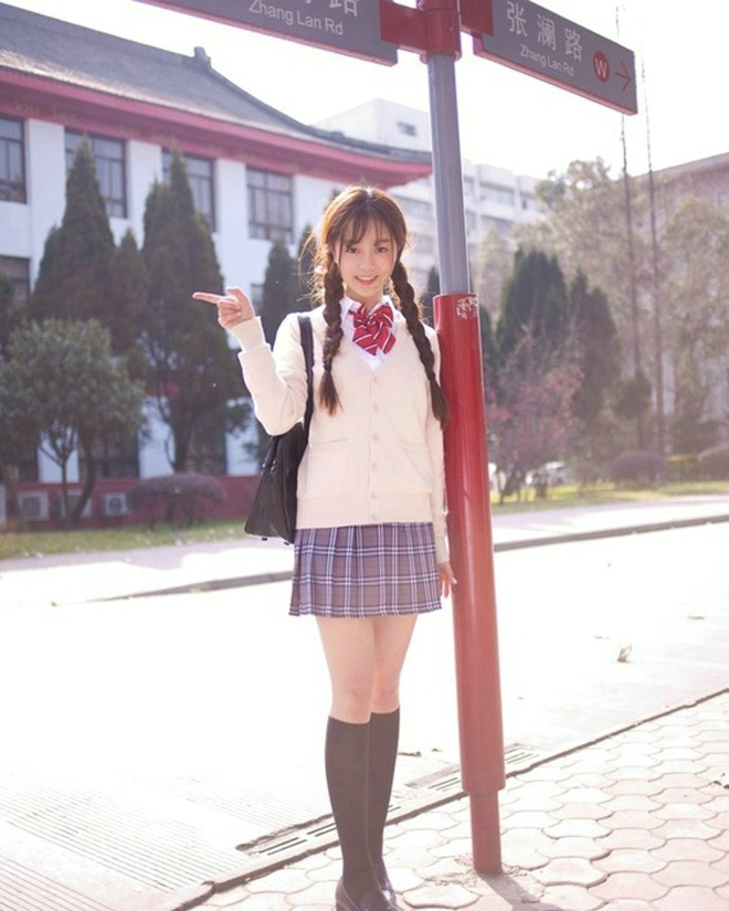 清纯甜美女孩校园靓丽阳光俏皮唯美写真