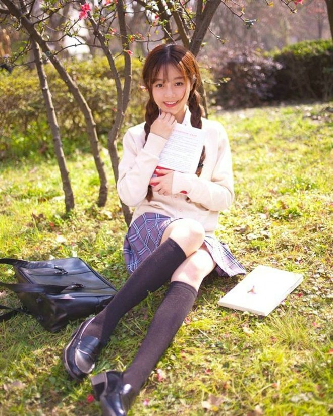 清纯甜美女孩校园靓丽阳光俏皮唯美写真