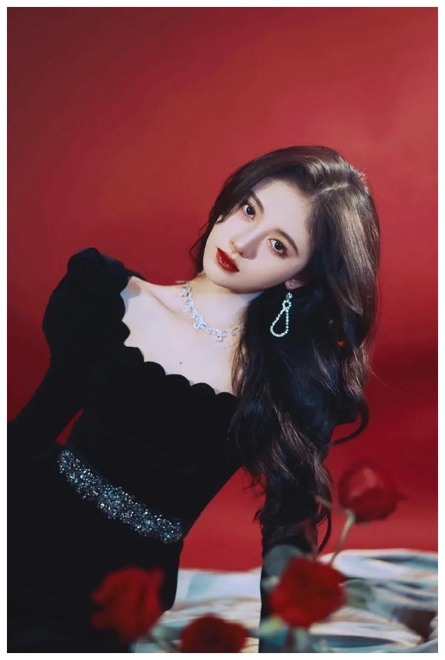 女明星的复古港风美照鞠婧祎唐嫣港风气质很是惊艳