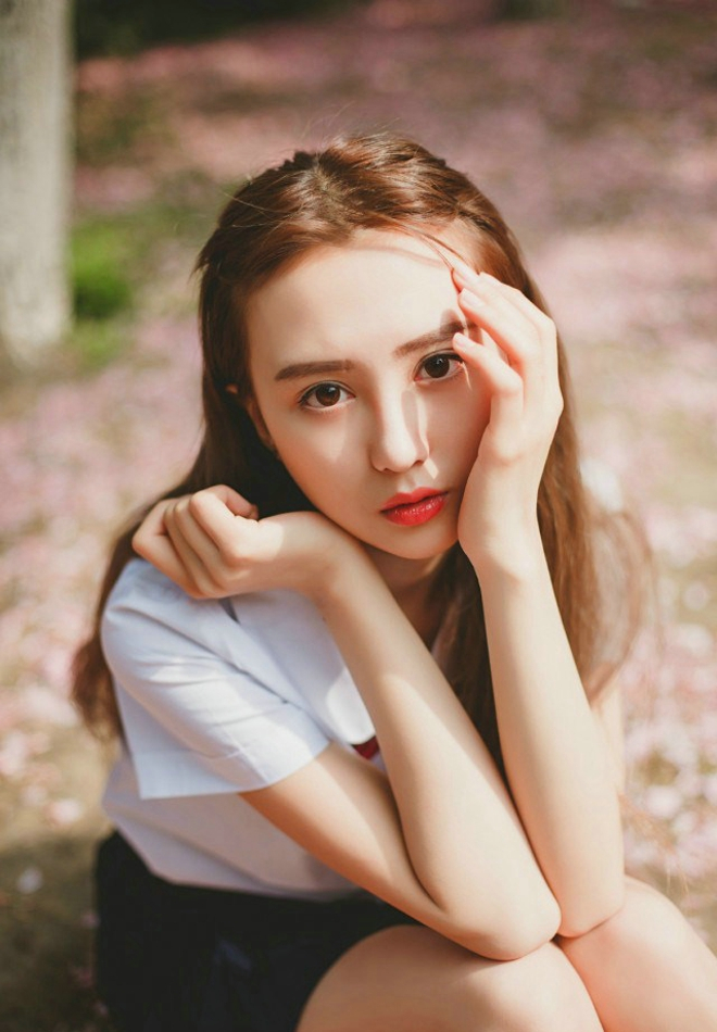 美丽校服迷人90后校花清纯甜美秀雅写真
