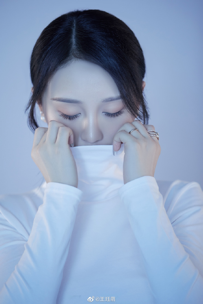 美女演员王珏萌迷人写真美照欣赏啊