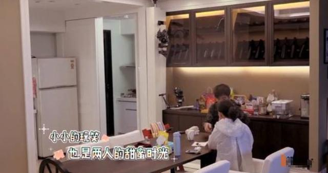 参观贾静雯和修杰楷的家一家人的衣服真不少走廊里也挂满衣服