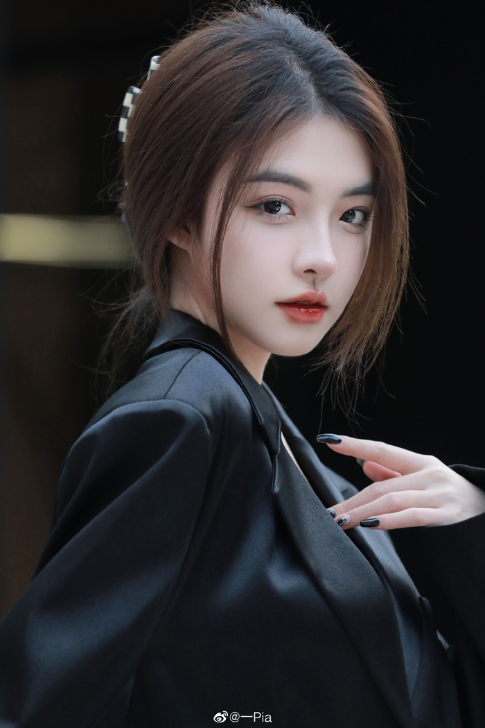 美女网红迷人写真欣赏,好酷啊