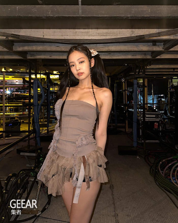 细数jennie的时髦舞台编发造型,你最喜欢哪一款!