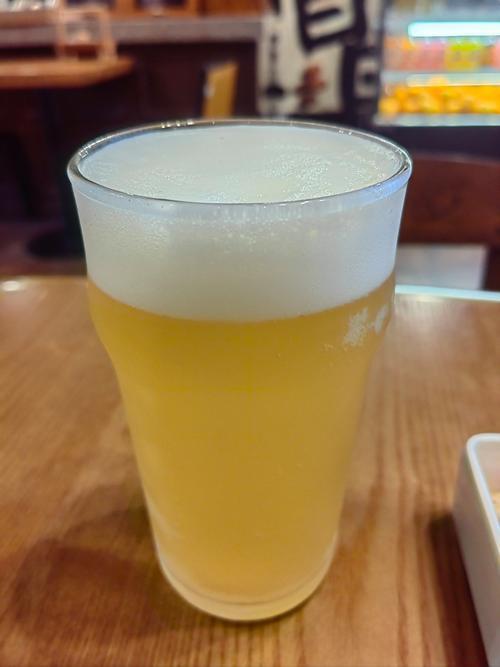 18个月大幼儿被饭店客人灌50毫升啤酒，面部浮肿、身体多处皮疹！