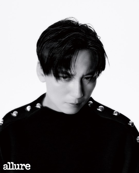 韩国艺人金南佶最新杂志写真曝光