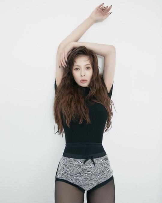 韩国女歌手泫雅sns发最新杂志写真秀性感魅力