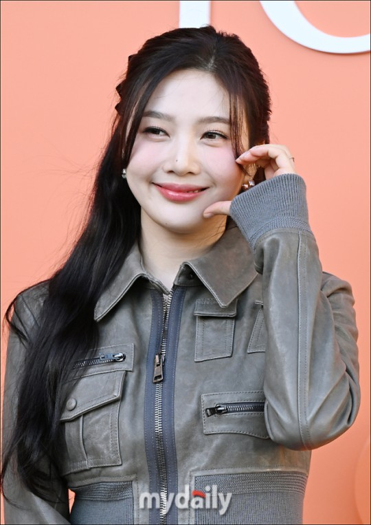 nct金廷佑redvelvet成员joy出席品牌活动