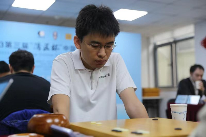 大棋士战蒋其润生日当天力克连笑 辜梓豪胜谢科 杨鼎新胜王星昊