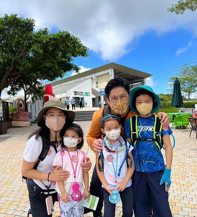 郭晶晶一家五口参加跑步活动!三子女颜值高穿统一服装,引起热议