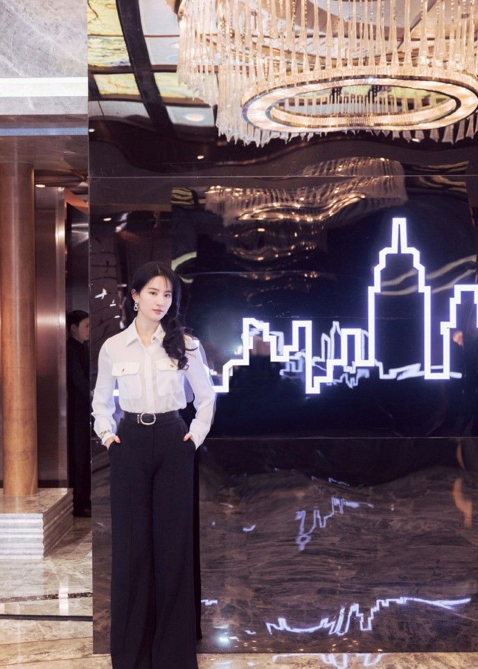 巧笑倩兮美目盼兮刘亦菲ol装