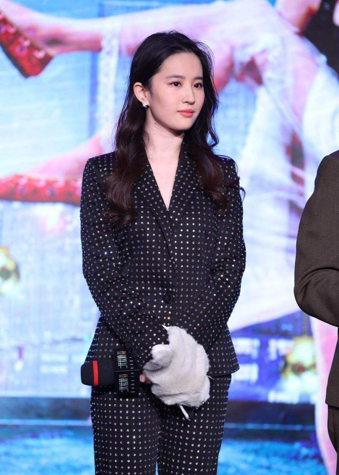 巧笑倩兮美目盼兮刘亦菲ol装