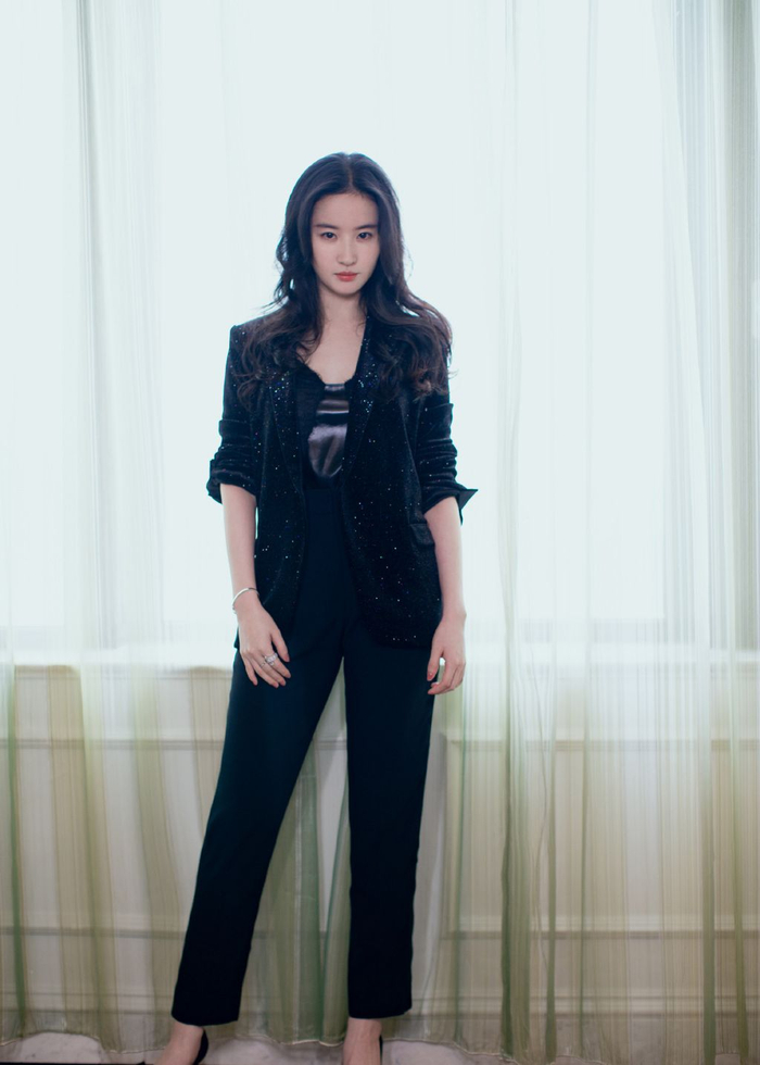 巧笑倩兮美目盼兮刘亦菲ol装