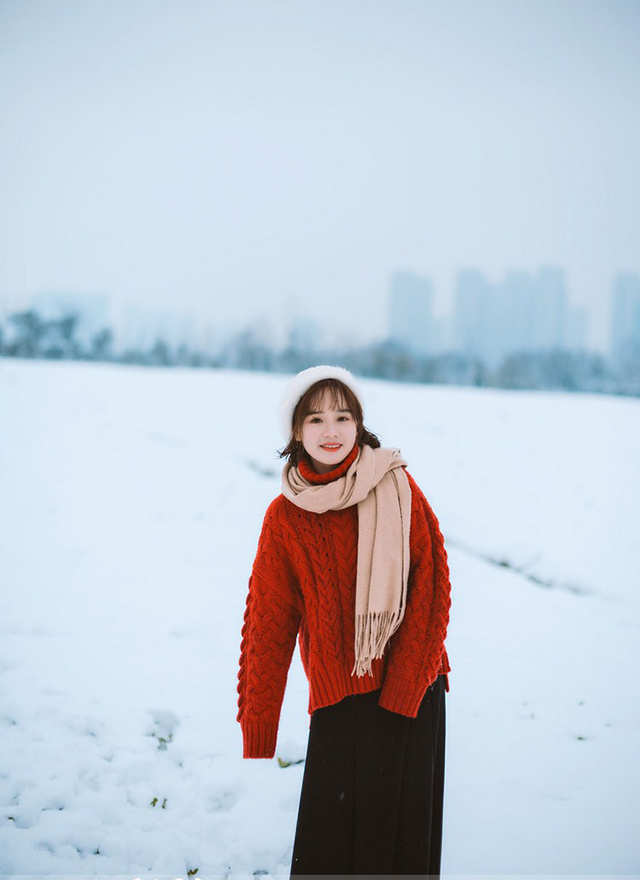 纯净唯美红色毛衣少女户外唯美优雅写真