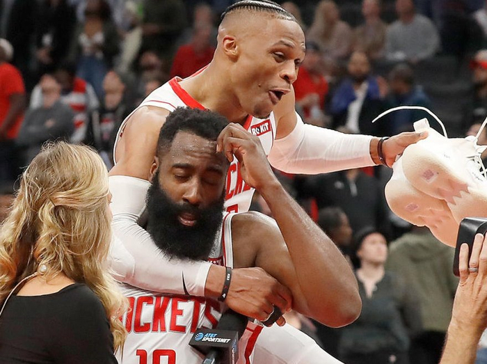 不得不说,威少和哈登是真有缘分,一起出道于雷霆队,曾经在火箭队相聚