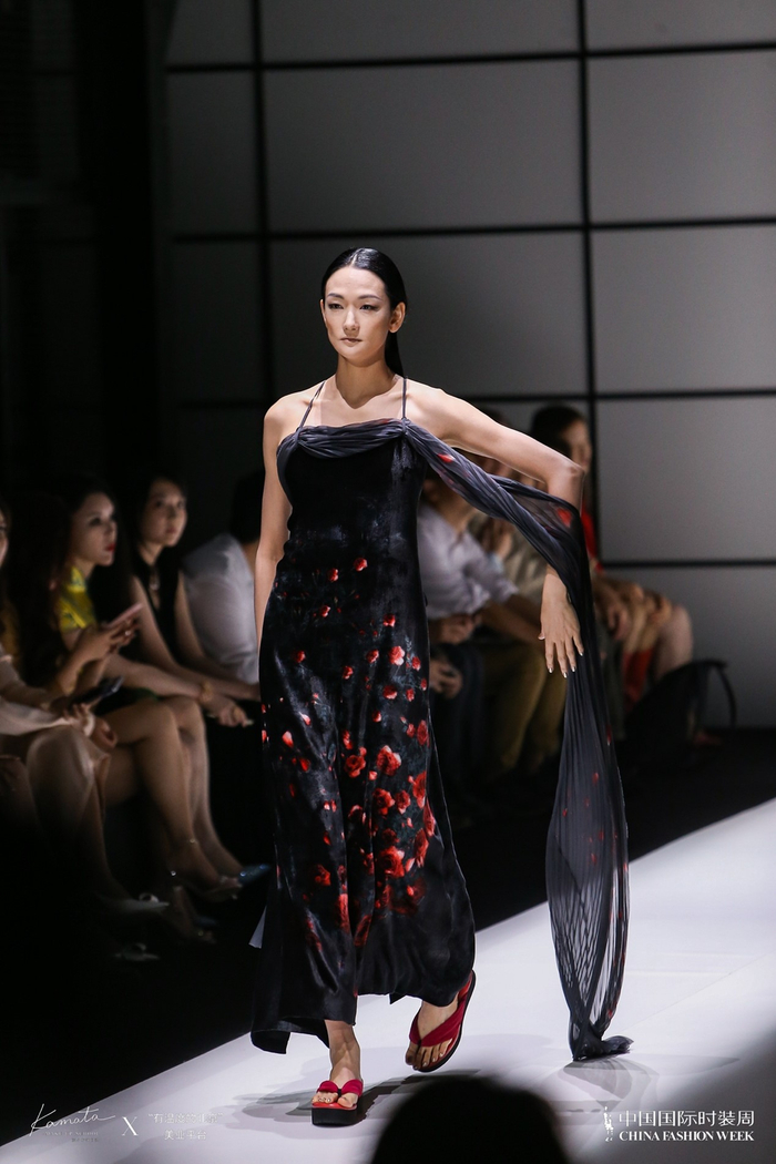 日本美妆大师镰田诚首次亮相中国国际时装周缔造新日式美学