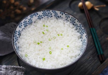 蒸米飯時別隻會泡米多加3步米飯香味足軟又亮顆粒分明