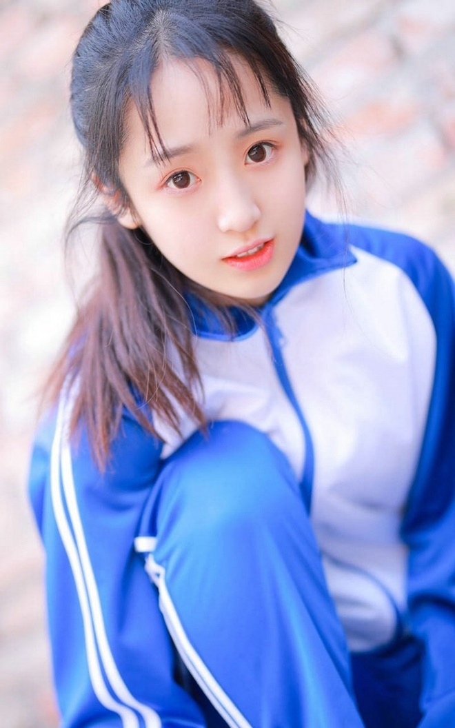 清纯美女校服造型阳光清新迷人写真