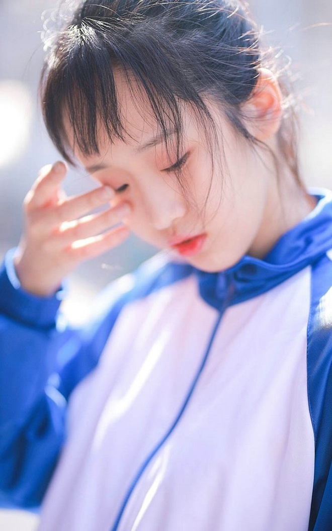 清纯美女校服造型阳光清新迷人写真