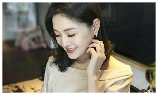 仪态对于孩子有多重要？看看大S女儿和曹格女儿对比，你就明白了